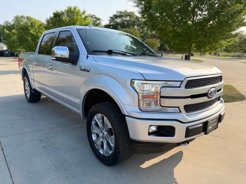 Used 2018 Ford F150 Platinum w/ Equipment Group 701A Luxury AWD/4WD image 3