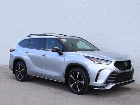 Used 2022 Toyota Highlander XSE image 25