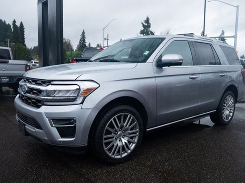 Used 2024 Ford Expedition Limited image 3