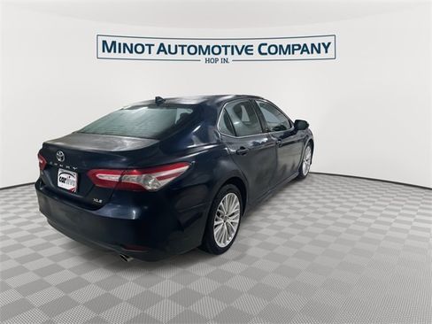 Used 2019 Toyota Camry XLE image 8