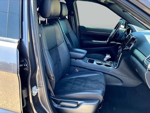 Used 2021 Jeep Grand Cherokee Laredo X AWD/4WD image 12