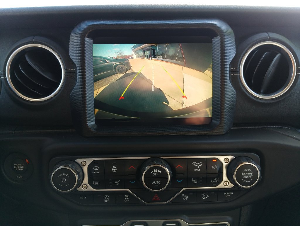 Used 2020 Jeep Wrangler Unlimited Sahara AWD/4WD image 4