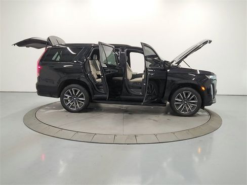 Used 2022 Cadillac Escalade Sport image 16