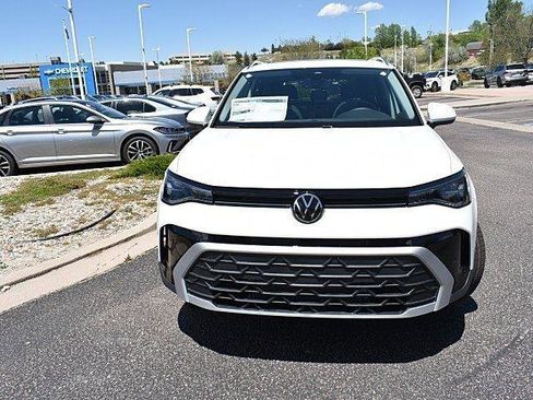 New 2025 Volkswagen Taos SE image 2