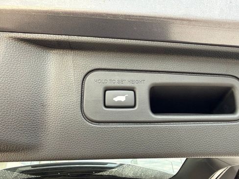 Used 2025 Honda Pilot Elite image 8