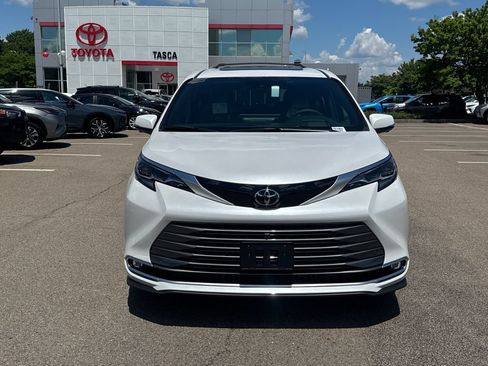 New 2026 Toyota Sienna Platinum AWD/4WD image 2