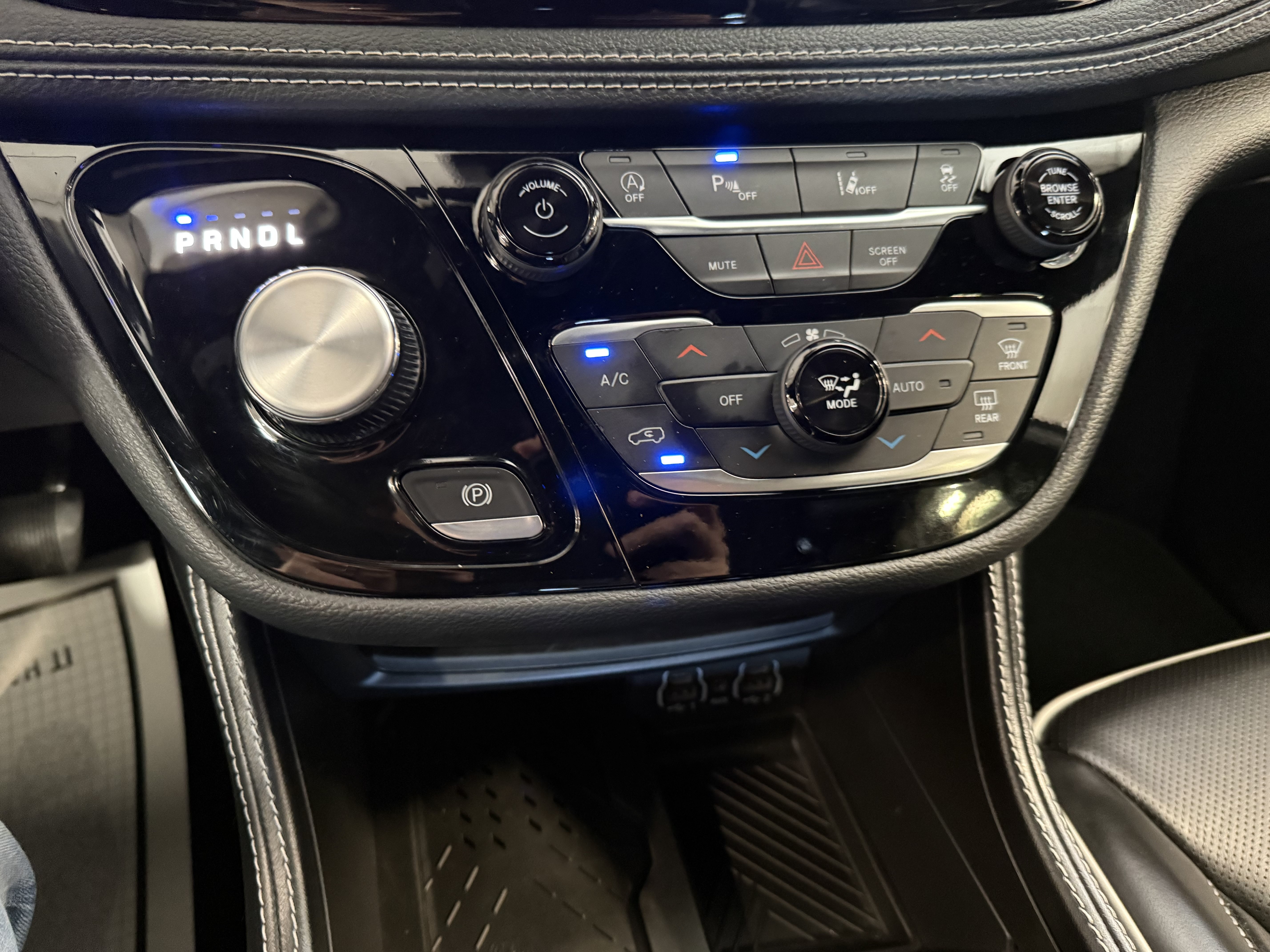 Certified 2025 Chrysler Pacifica Limited AWD/4WD image 50