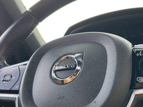 Used 2017 Volvo XC90 T6 Momentum w/ Vision Package image 12