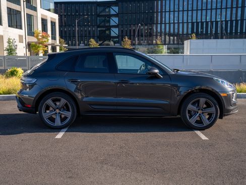 Certified 2026 Porsche Macan AWD/4WD image 8