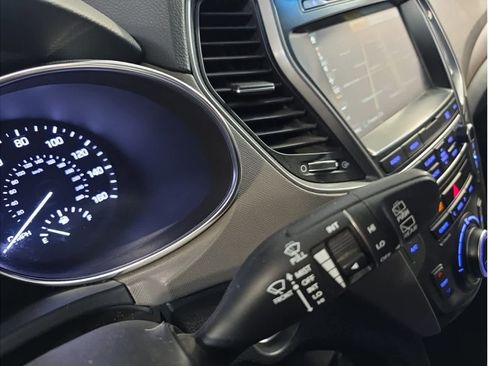 Used 2018 Hyundai Santa Fe SE image 29