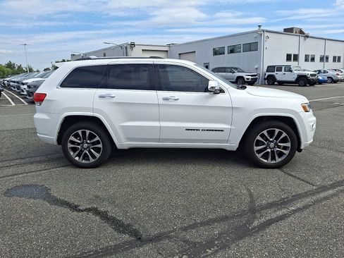 Used 2017 Jeep Grand Cherokee Overland AWD/4WD image 7
