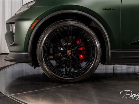 Used 2025 Porsche Macan 4S Electric image 9