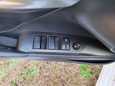 Used 2021 Toyota Camry SE FWD image 13