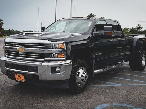 Used 2018 Chevrolet Silverado 3500 LT w/ LT Convenience Package AWD/4WD image 22