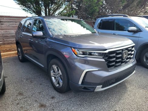 Used 2023 Honda Pilot EX-L image 3