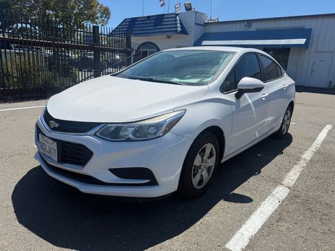 Used 2017 Chevrolet Cruze LS FWD image 1