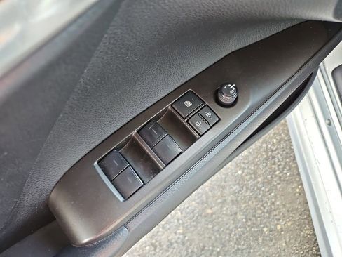 Used 2022 Toyota Camry SE image 10