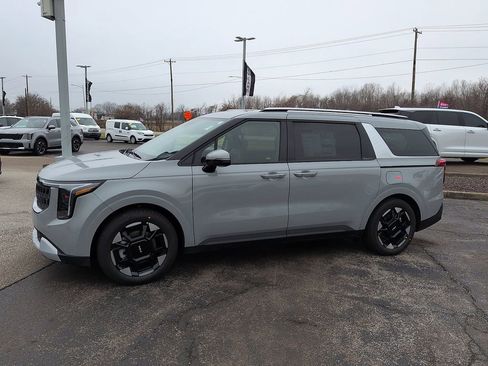 New 2026 Kia Carnival EX image 4