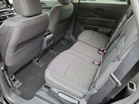 New 2025 Nissan Pathfinder SV image 12