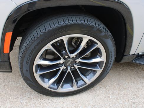 Used 2023 Jeep Wagoneer Series II w/ Convenience Group I image 13