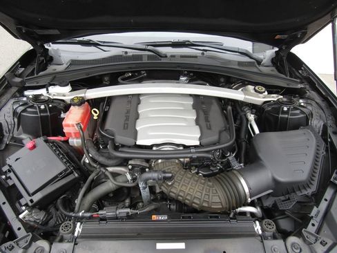 Used 2016 Chevrolet Camaro SS RWD image 9