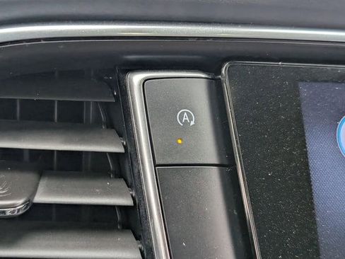 Used 2022 Buick Enclave Essence FWD image 16