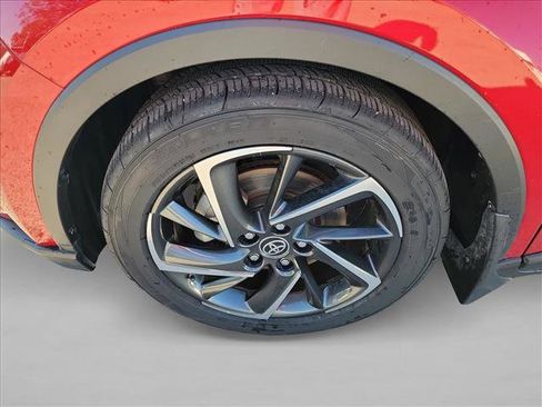 Used 2021 Toyota C-HR Limited image 8