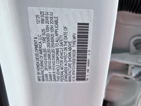 Used 2025 Honda Pilot Sport image 41