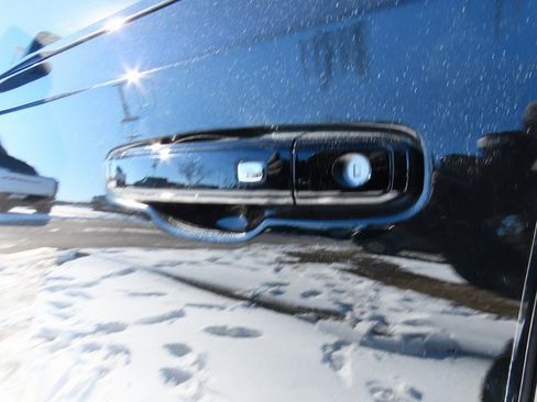 Used 2023 GMC Yukon SLT image 21