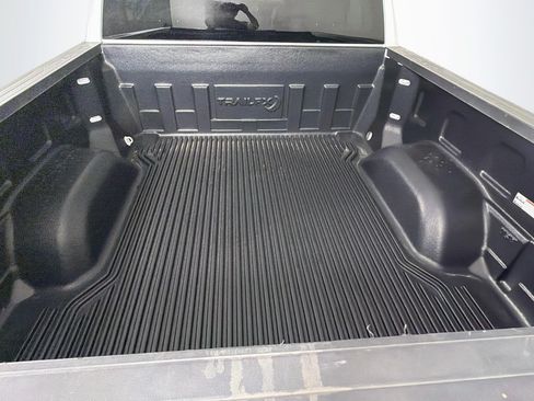 Used 2025 GMC Sierra 1500 SLT RWD image 29