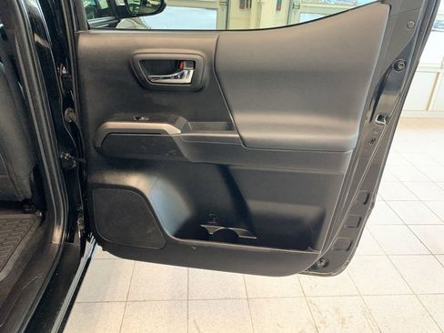 Used 2023 Toyota Tacoma TRD Off-Road w/ Technology Package image 15