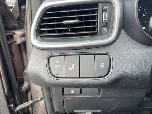 Used 2019 Kia Sorento AWD image 18