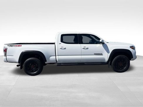 Used 2022 Toyota Tacoma TRD Off-Road w/ Technology Package AWD/4WD image 9