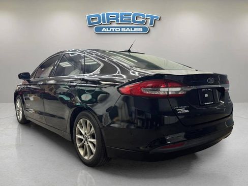 Used 2017 Ford Fusion SE w/ Equipment Group 602A FWD image 4
