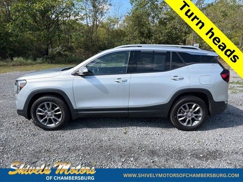 Used 2022 GMC Terrain SLT image 2