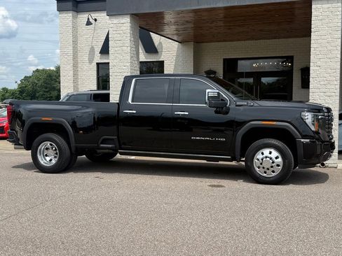 Used 2024 GMC Sierra 3500 Denali Ultimate AWD/4WD image 11