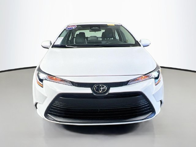 Used 2026 Toyota Corolla LE FWD image 3