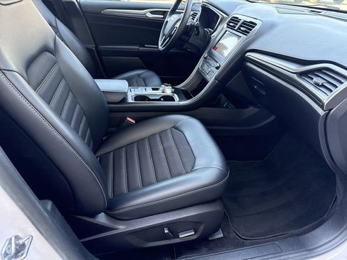 Used 2017 Ford Fusion SE w/ Equipment Group 201A image 13