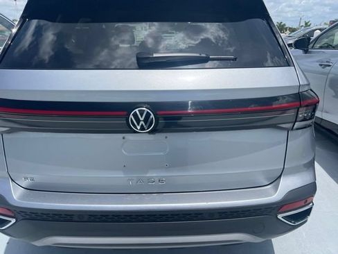 Used 2025 Volkswagen Taos SE w/ Black Wheel Package FWD image 13
