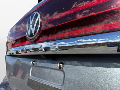 Used 2025 Volkswagen Atlas SE image 17