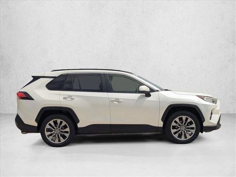 Used 2019 Toyota RAV4 Limited w/ Advanced Technology Package FWD image 4