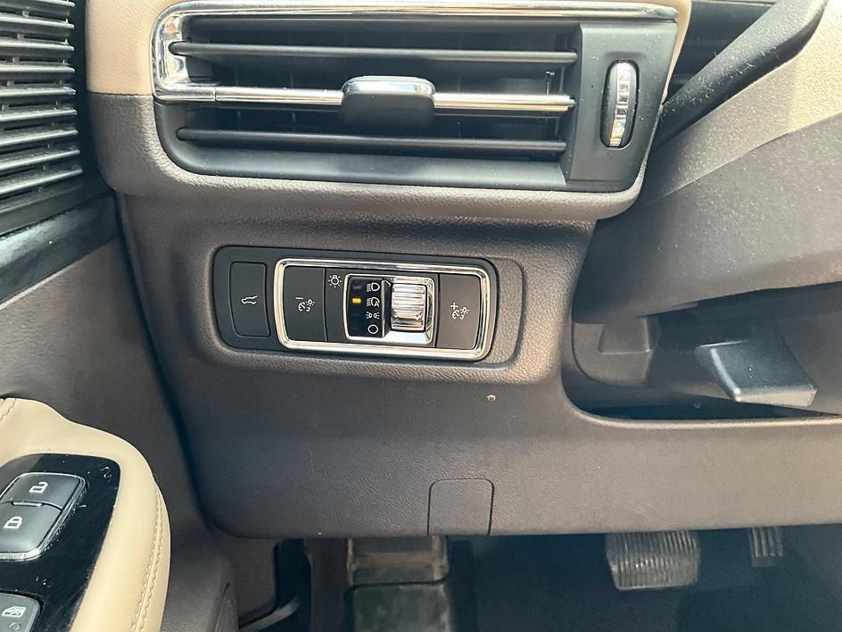 Used 2020 Lincoln Corsair AWD w/ Premium Package image 15