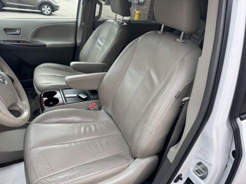 Used 2014 Toyota Sienna XLE w/ Entertainment Package AWD/4WD image 12