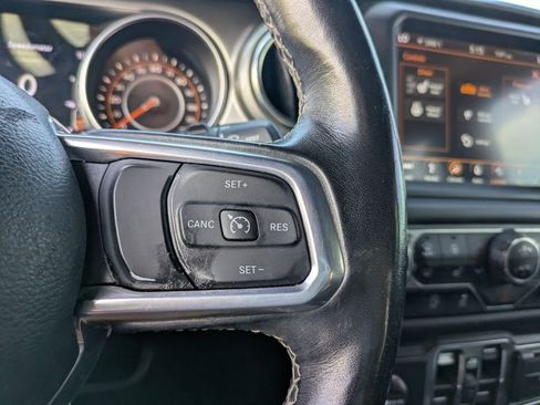 Used 2018 Jeep Wrangler Unlimited Sahara AWD/4WD image 25