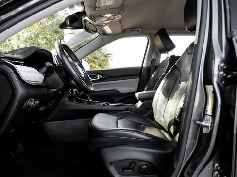 Used 2022 Jeep Compass Limited image 43