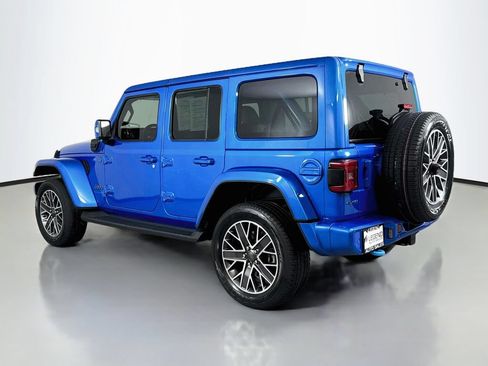 Used 2023 Jeep Wrangler Unlimited Sahara AWD/4WD image 8