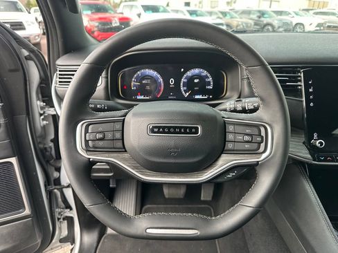 Used 2024 Jeep Wagoneer L Series II w/ Flexible Seating Group AWD/4WD image 14