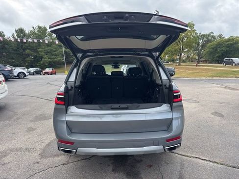 Used 2024 BMW X7 xDrive40i image 10
