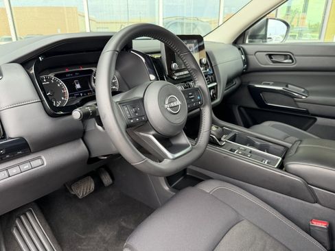 Used 2025 Nissan Pathfinder SV FWD image 29