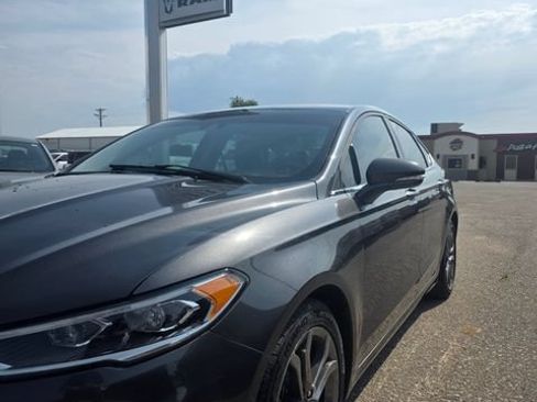 Used 2020 Ford Fusion SEL FWD image 3